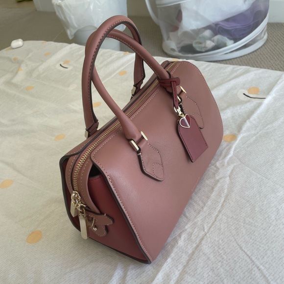 Super cute Kate Spade duffle bag! Great for work bags or hangout bag. - Picture 4 of 9